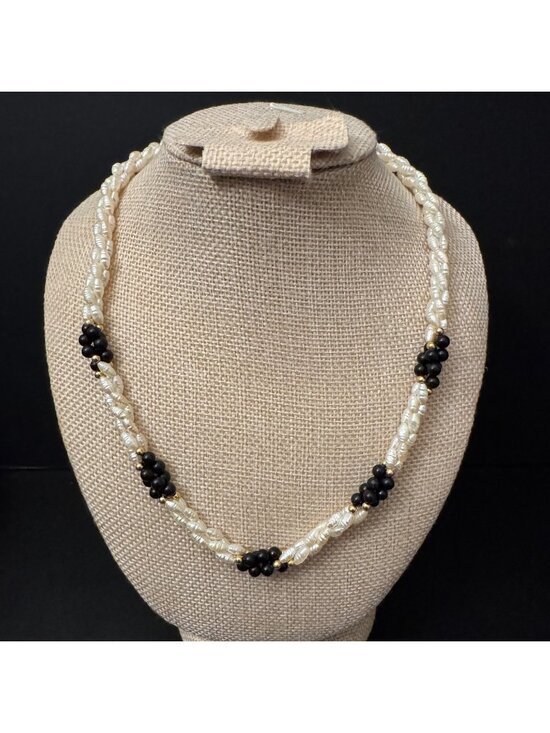 None Jewelry - Elegant Black & White Beaded Necklace With Gold Accents 18" Long Twisted Design